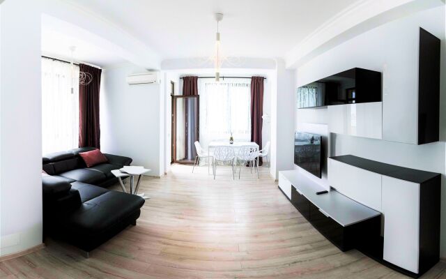 Deluxe Nicolle Solid Residence Mamaia