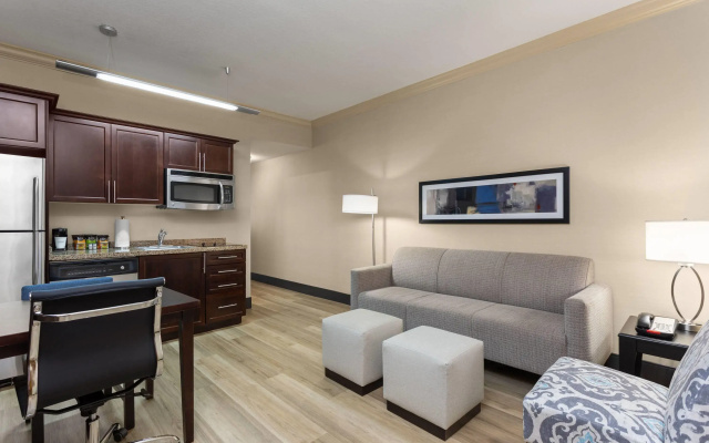 Hawthorn Extended Stay by Wyndham West Palm Beach Airport