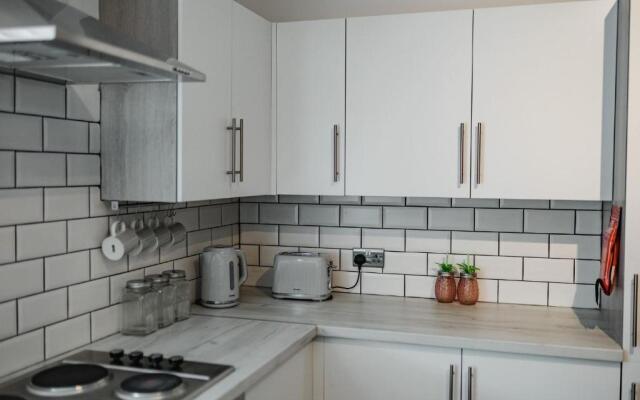Newly Refurbished Sylish Hull 3 Bed Apartment