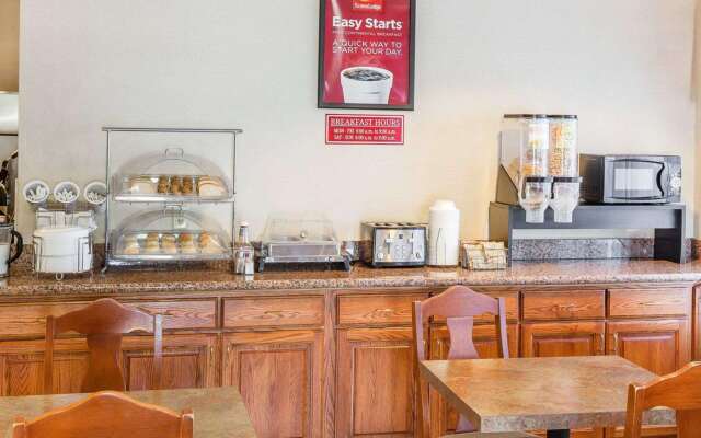 Econo Lodge Brunswick Travel Center