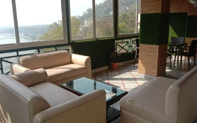 Hotel Ganesha Inn