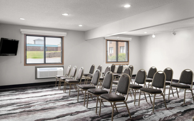 Ramada by Wyndham Cedar Rapids South