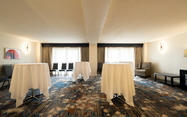 Doubletree by Hilton Houston Hobby Airport
