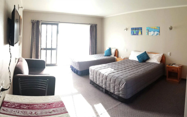 The Aquarius Motor Inn