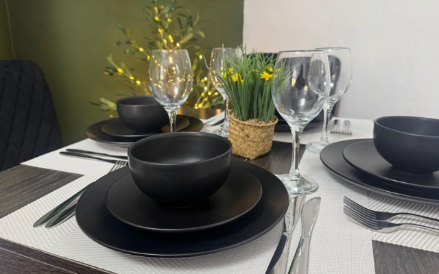 9 Guests - Free Parking - Cozy 3 Bedrooms