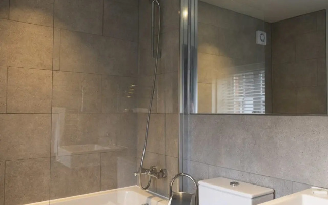 Modern Luxury Apartment In The Heart of Henley