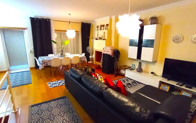 Oceanview Duplex shared Pool & Beach Sesimbra