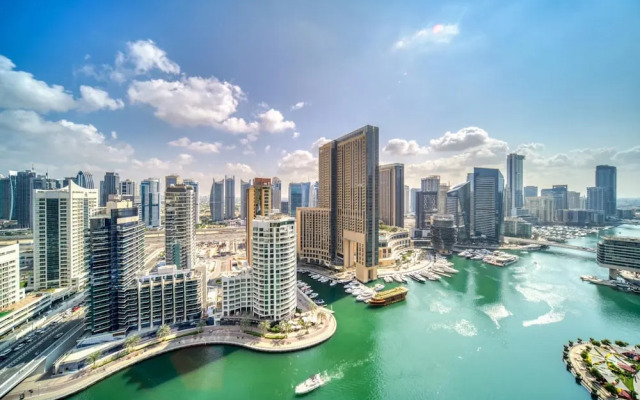 Premium 2BR Apt w Marina Views