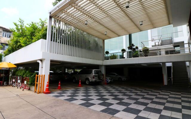 Nida Rooms Phra Khanong Culture