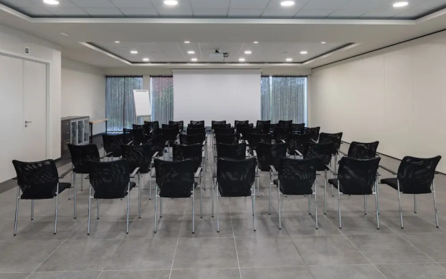 Mezzo Hotel & Business