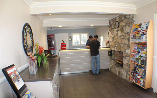 Anaheim Islander Inn and Suites