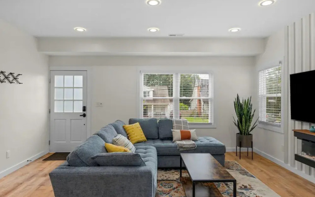 Stylish 4BR Haven Backyard and Fire Pit