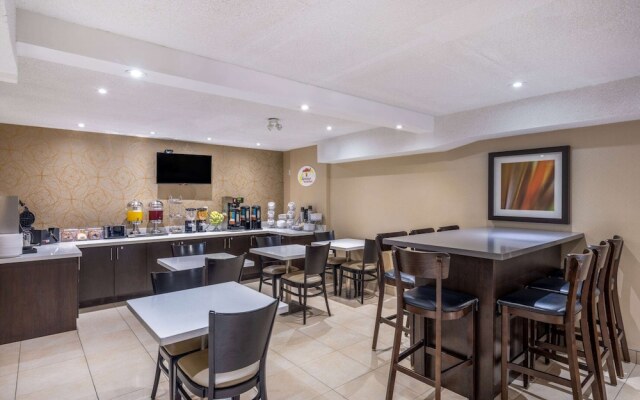 Super 8 Toronto East ON