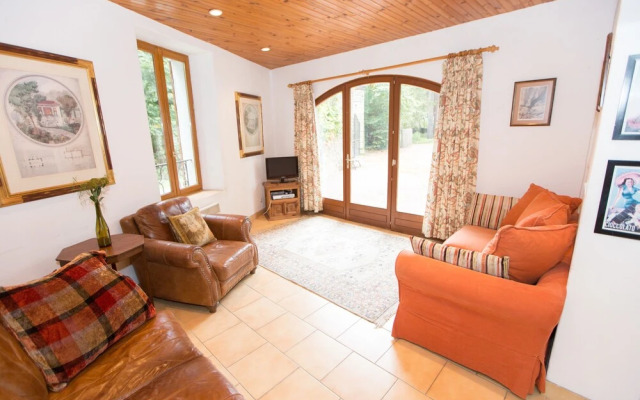 Charming Rustic Coach House