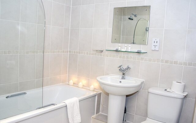 Base Serviced Apartments - Cumberland Apartments