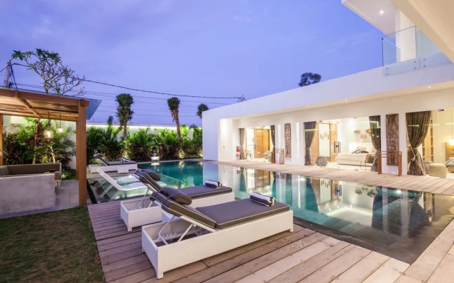 Niko 2 R New Villa Close to Finns Beach Club