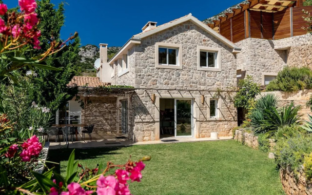Stone Houses Dingač