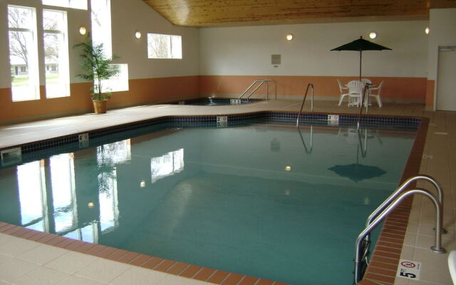 Crossings by GrandStay® - Pipestone