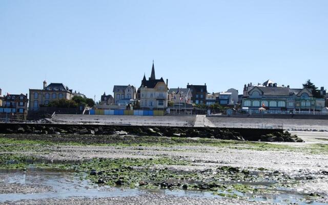 Tres Proche Granville Residence Midship