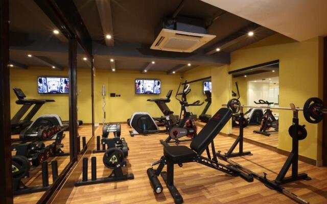 Royal Plaza Suites by RAK Rooms