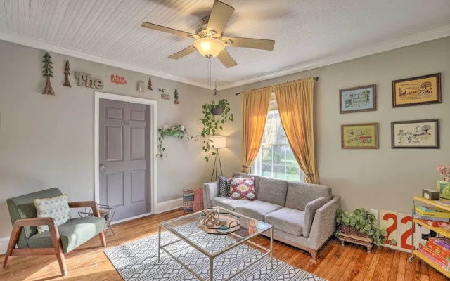Stylish Woodfin Home w/ Backyard & Fire Pit