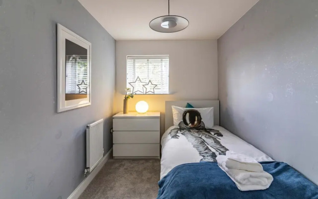 Spacious 4bed House in Derby with Garden