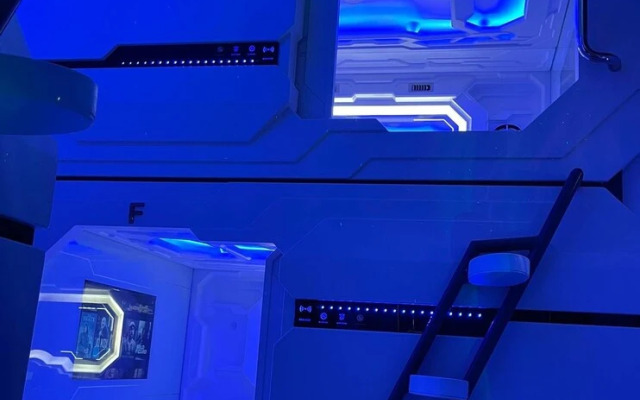 Bmax Spacepods