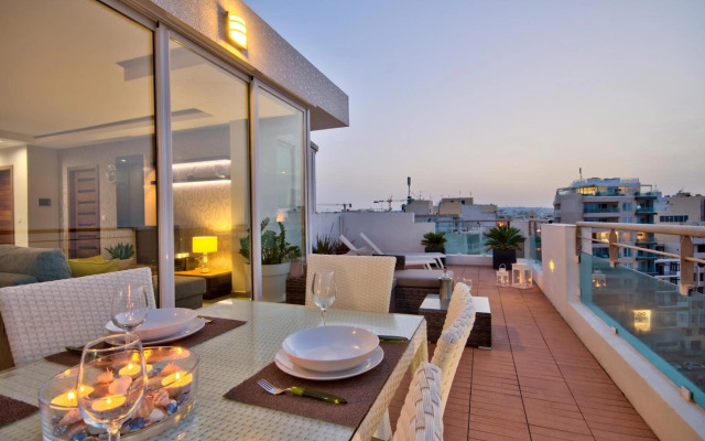 Magnificent Seafront 2-bedroom Sliema penthouse