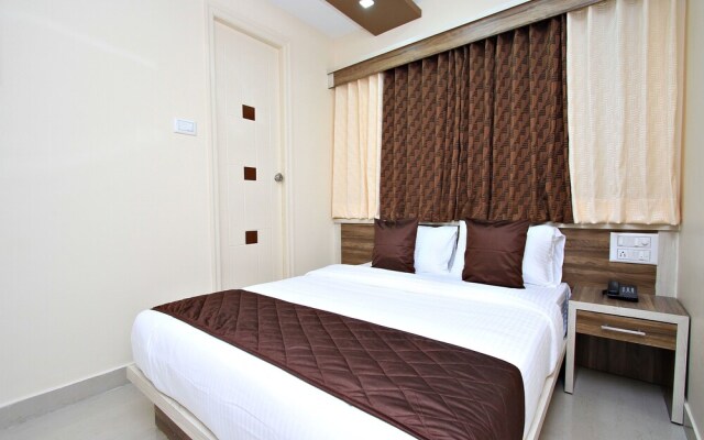 OYO 4848 3 Square Inn