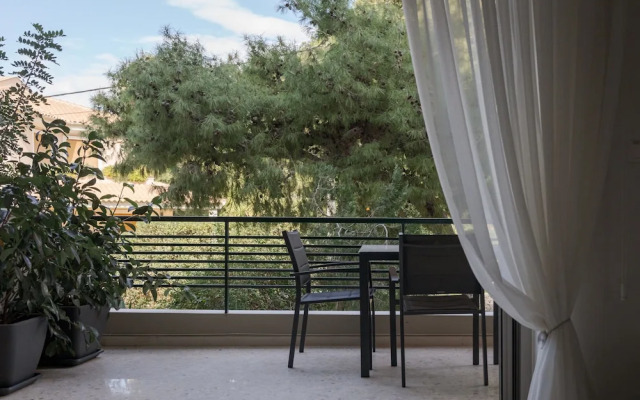 Vouliagmeni Stylish Apartment