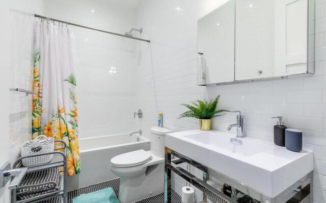 2BR 2 STOREY LOFT. Free Parking.Gym