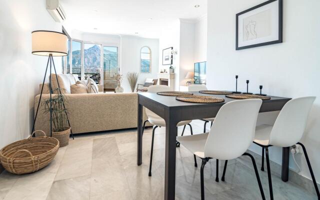 SAM2.4I- Cozy apartment walking distance to beach