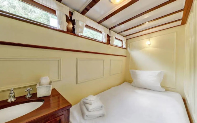 Hotelschiff Nedeva Bremen