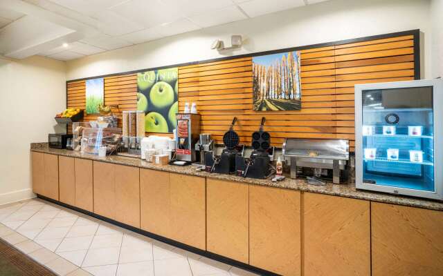 La Quinta Inn & Suites by Wyndham Nashville Airport/Opryland