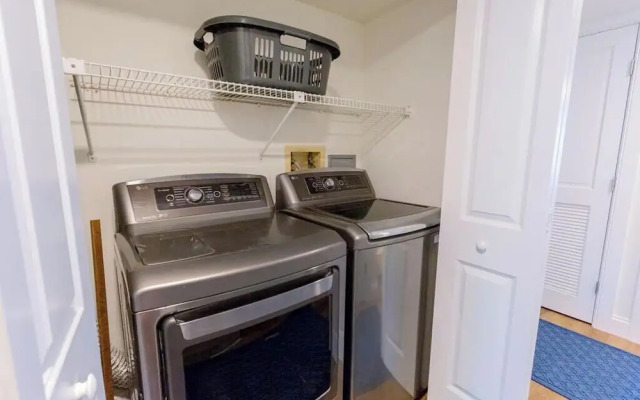 Wilmington Avenue 50 #102