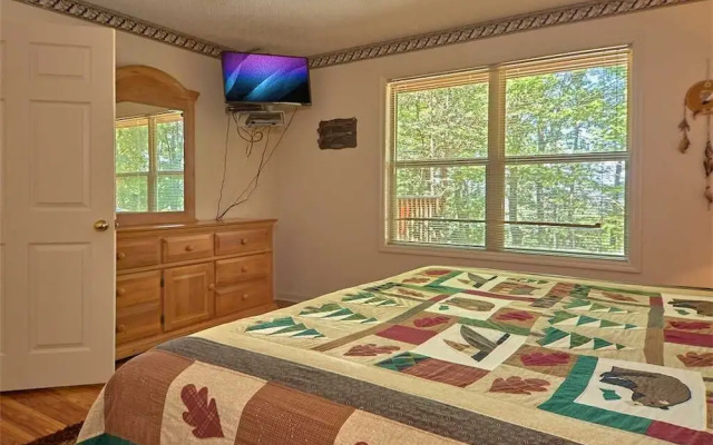 Mountain Hideaway 1 Bedroom Home with Fireplace