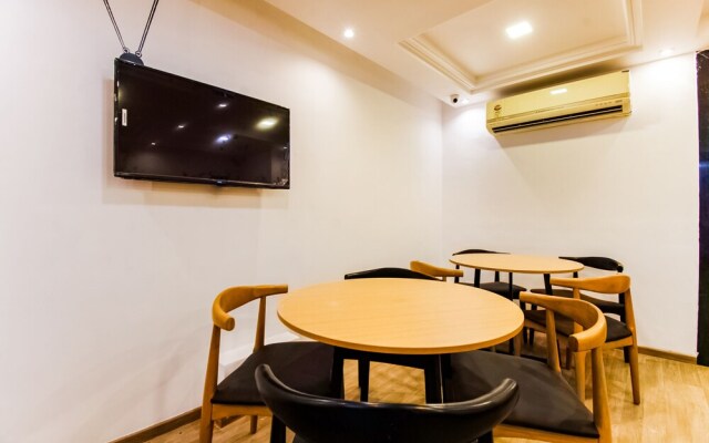 OYO Flagship 18252 Supreme Hotel Cuffe Parade
