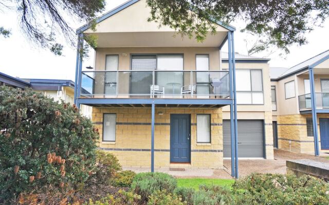 Bliss - Close To Town