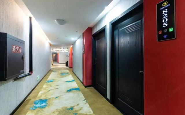 Yijiayi Business Hotel (Chongqing Beibin Road Liujia Wharf)