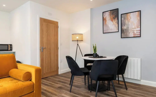 Aurum 6 - Chic 1BR Stay by DMU & City Centre