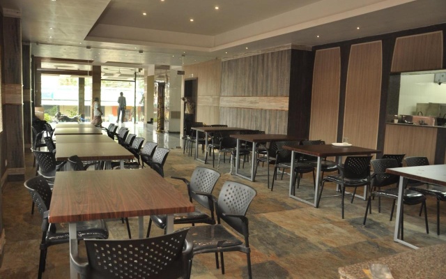 Hotel Tamizh Park