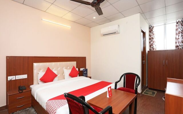OYO 33014 Bhagwati Palace Guest House