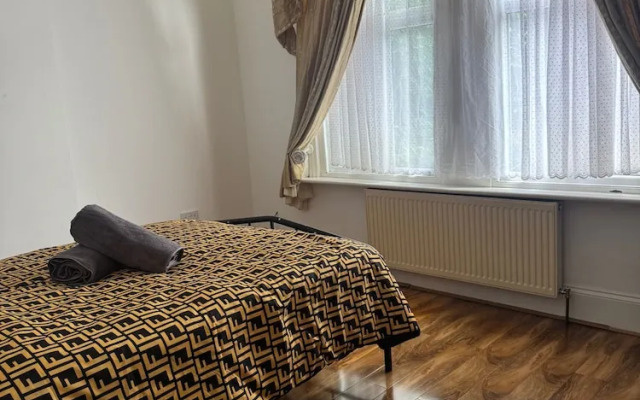 Charming London Apartment With 2 Bedrooms
