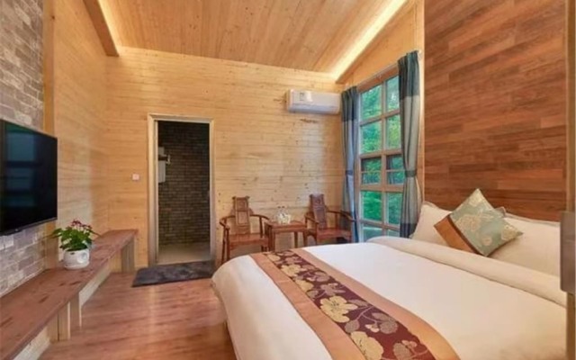 Lanrenyuanlin Hotspring Wooden House