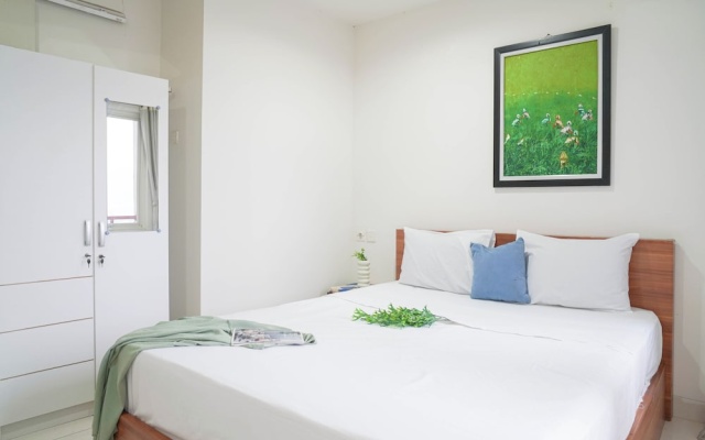 Compact White 1Br At Sentul Tower Apartment