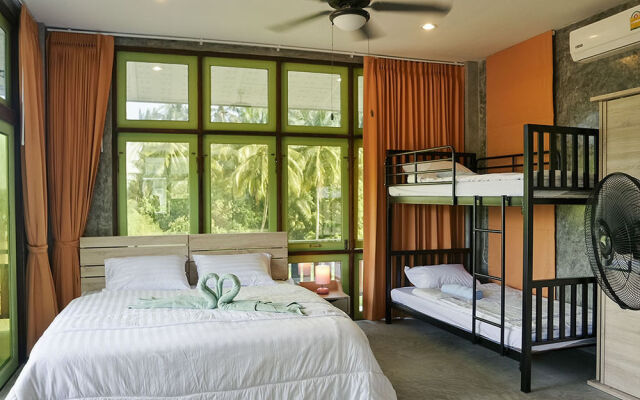 Tonmai Suites