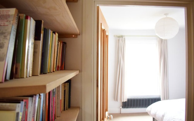 1 Bedroom Apartment Near O&#39;connell Street