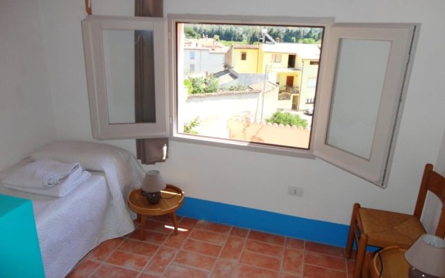 House with 3 Bedrooms in San Vito, with Wonderful Mountain View And Enclosed Garden - 6 Km From the Beach