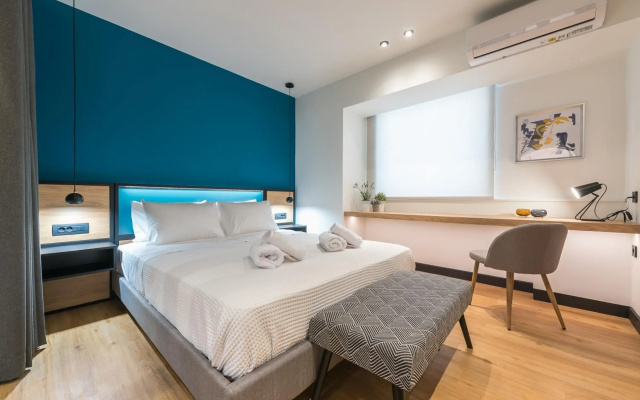 Brand New Ermou Veni Apartment