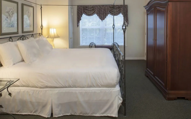 French Quarter Resort by Coolvacay